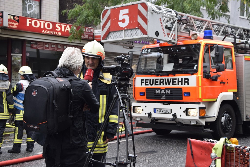 Feuer 2 Koeln Nippes Neusserstr P094.JPG - Miklos Laubert